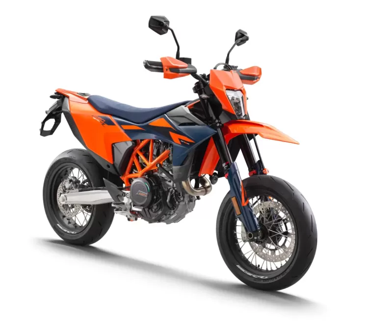 659456 My26 Ktm 690 Smc R 45 Front Right Eu Spec Eu Global Studio