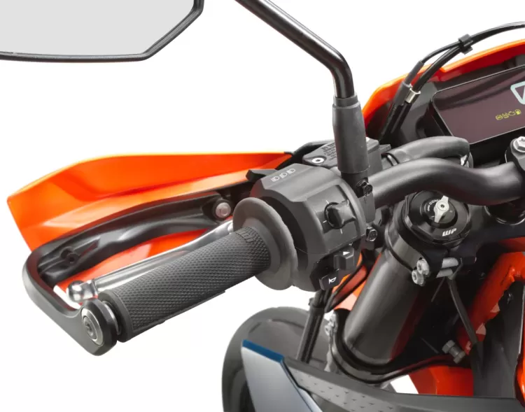 659438 My26 Ktm 690 Smc R Detail Switch Cube Left Eu Global Usa Studio