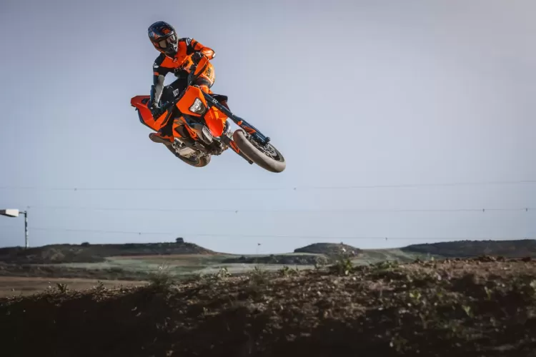 663388 My26 Ktm 690 Smc R Action Action Action