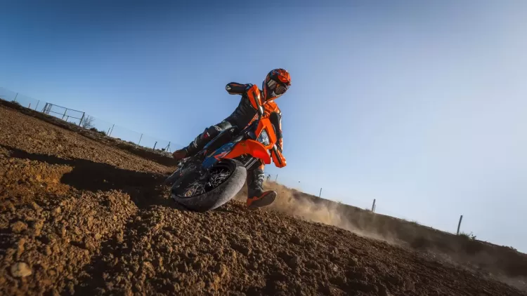 663379 My26 Ktm 690 Smc R Action Action Action