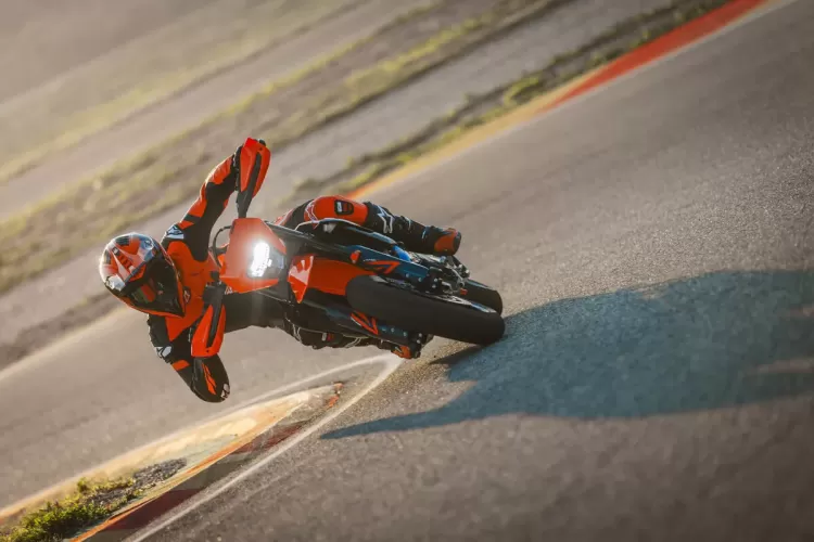 663365 My26 Ktm 690 Smc R Action Action Action