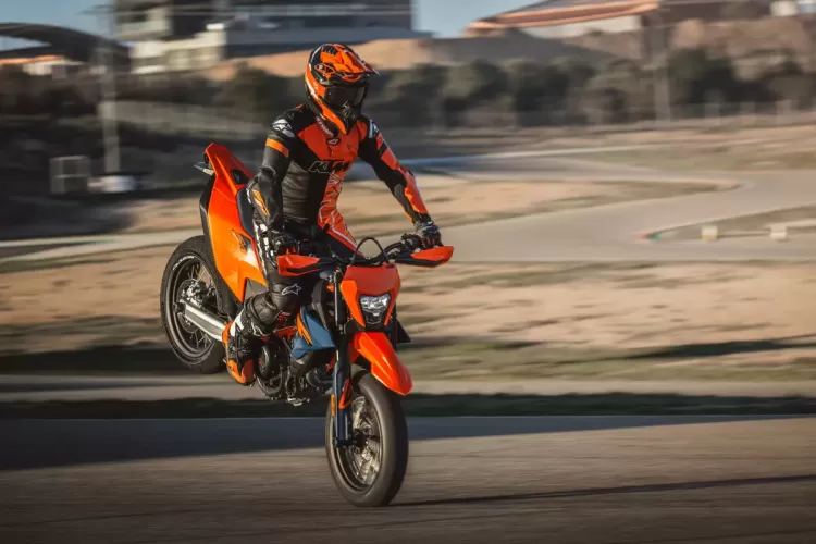 663369 My26 Ktm 690 Smc R Action Action Action