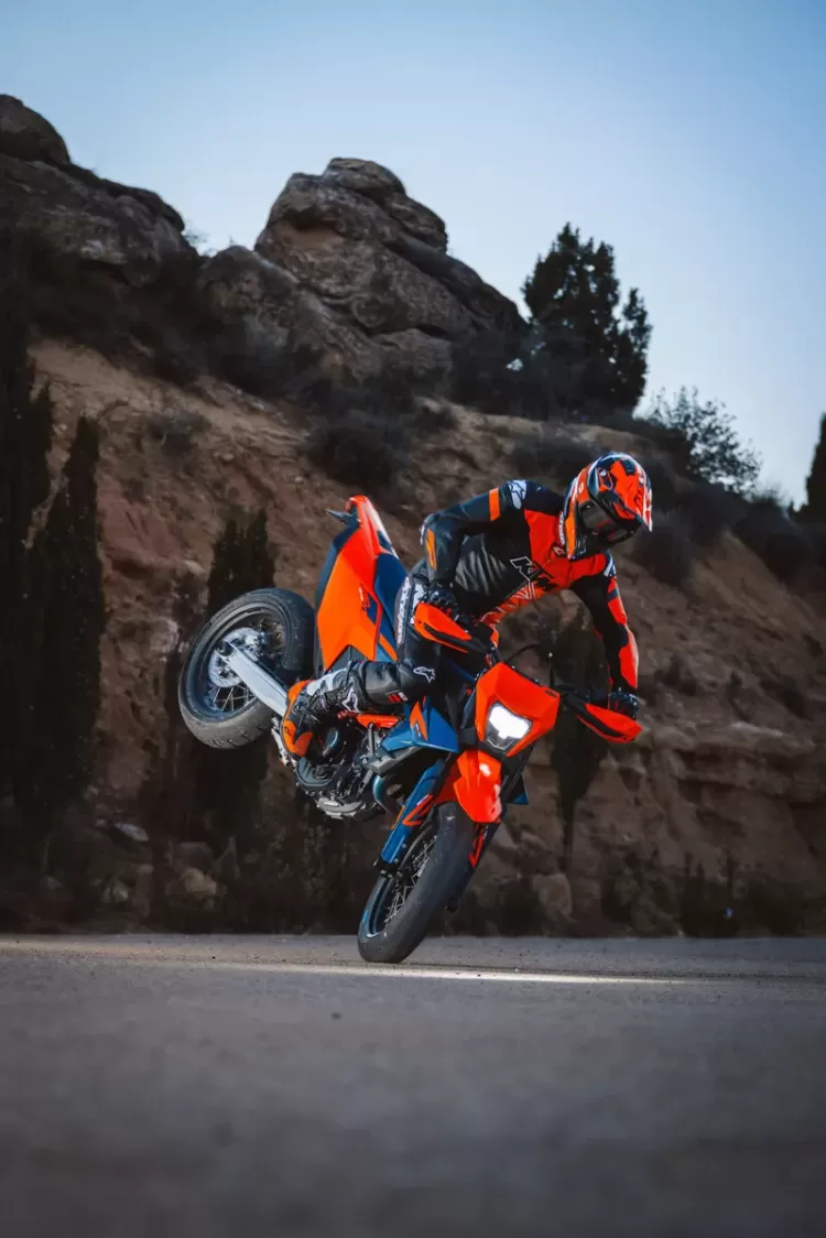 663367 My26 Ktm 690 Smc R Action Action Action