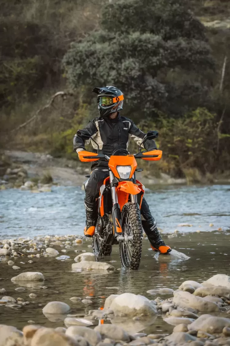 663694 My26 Ktm 690 Enduro R Static Europe Global