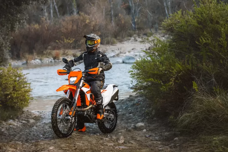 663692 My26 Ktm 690 Enduro R Static Europe Global