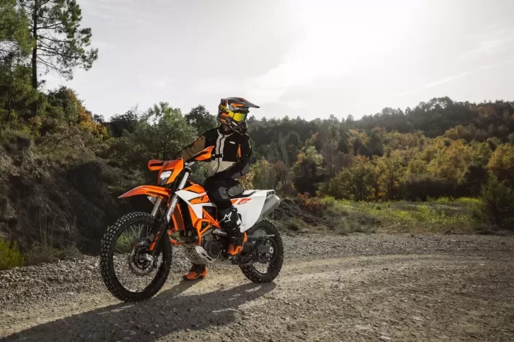 663685 My26 Ktm 690 Enduro R Static Europe Global Statics