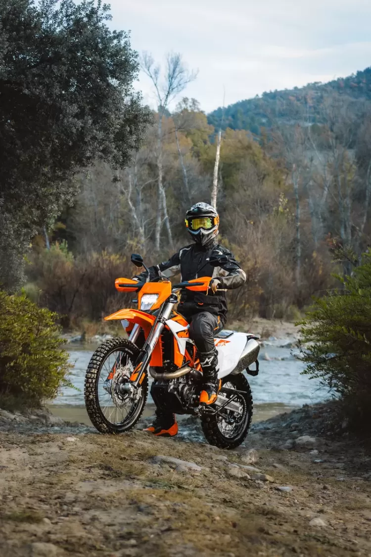 663691 My26 Ktm 690 Enduro R Static Europe Global