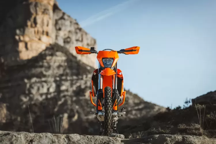 663598 My26 Ktm 690 Enduro R Static Europe Global
