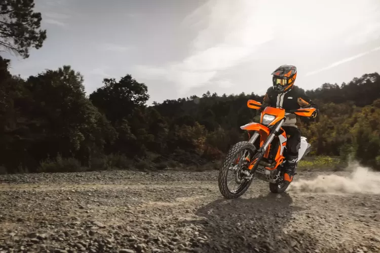 663665 My26 Ktm 690 Enduro R Action Us Spec Usa Action