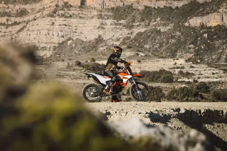 663679 My26 Ktm 690 Enduro R Static Europe Global
