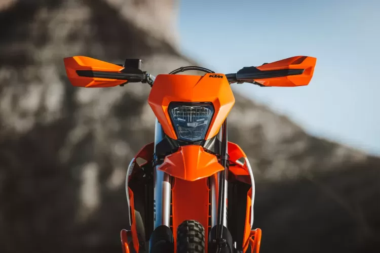 663600 My26 Ktm 690 Enduro R Static Europe Global Statics