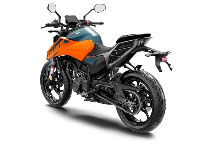 542125 My24 Ktm 125 Duke Studio Rear Left 04 Studio India Global Europe 03 Studio