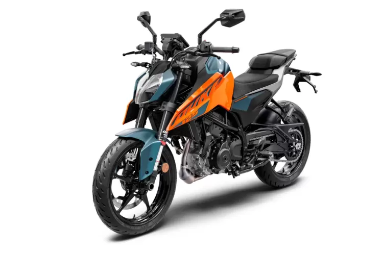 542123 My24 Ktm 125 Duke Studio Front Left 04 Studio India Global Europe 03 Studio